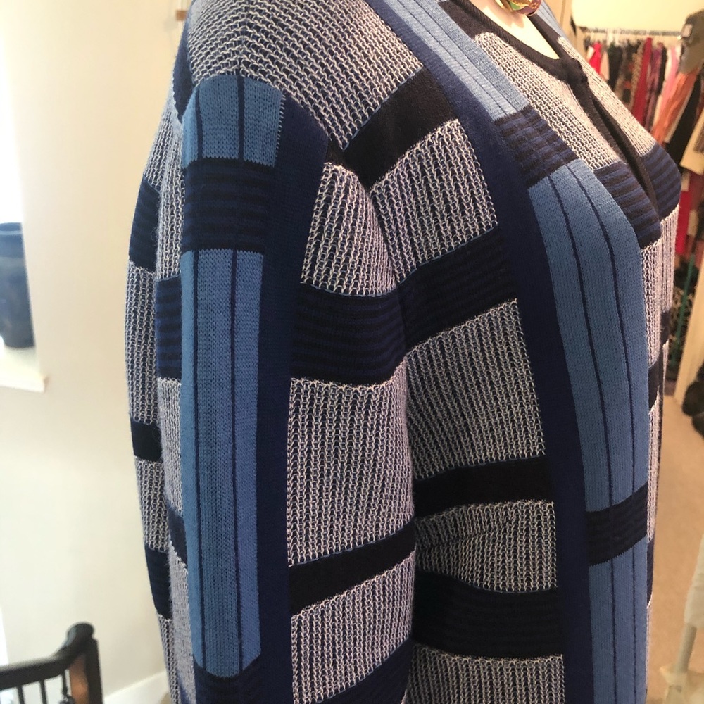 The sweater that is unstoppable! Bold, elegant and beautiful wearing ST JOHN! - Picture 5 of 10